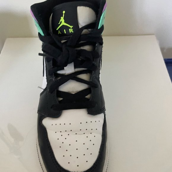 Jordan 1 black and white with purble, turqouise and neon yellow accents - Picture 4 of 11